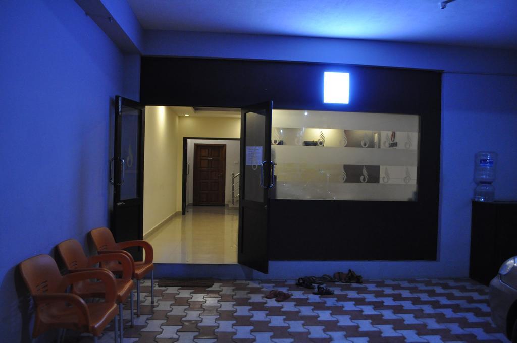 Jyothi Suites Tiruchirappalli Kültér fotó